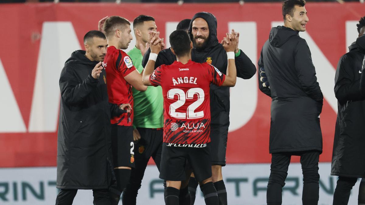 Los jugadores del Mallorca al finalizar el encuentro