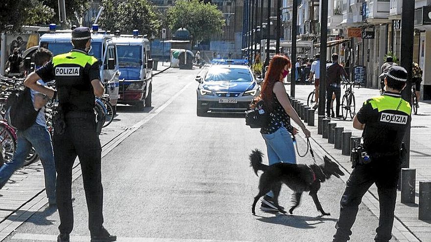 Dispositivo policial conjunto de la Policía Local y de la Ertzaintza.