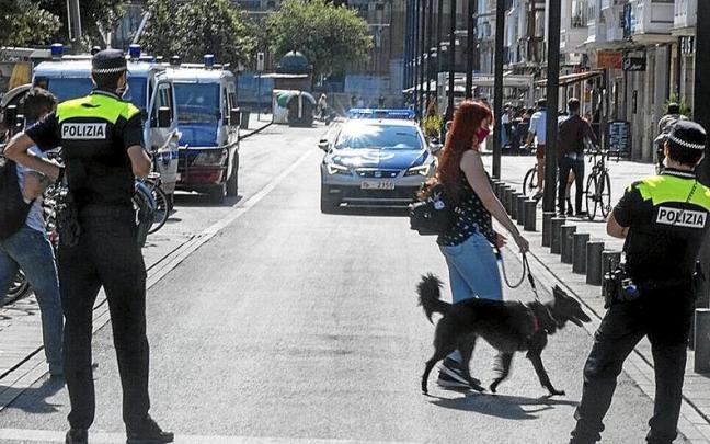 Dispositivo policial conjunto de la Polic&iacute;a Local y de la Ertzaintza.