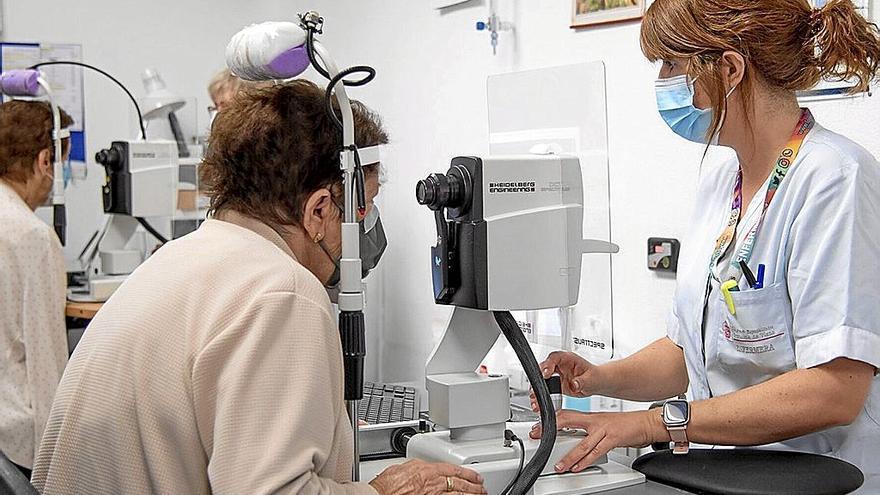 Tomógrafo de Coherencia Óptica utilizado para la detección de la Degeneración Macular Asociada a la Edad.