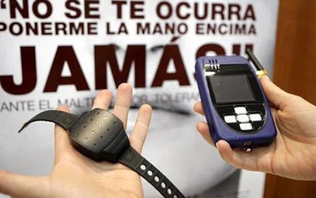 Una de las pulseras telemáticas para maltratadores. Una de las pulseras telemáticas para maltratadores.