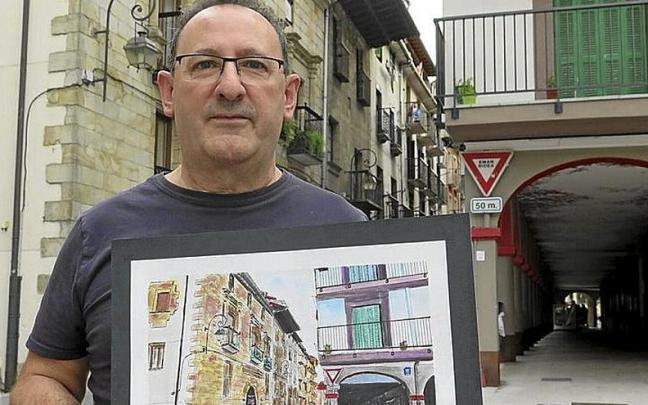 Javier Merino, en la calle Iparragirre de Urretxu.