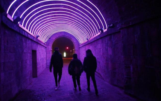 Imagen del año pasado de una de las instalaciones lumínicas del festival Otras Luces en uno de los túneles de la Ciudadela. Imagen del año pasado de una de las instalaciones lumínicas del festival Otras Luces en uno de los túneles de la Ciudadela.