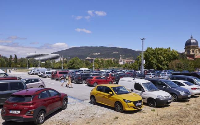 Aparcamiento disuasorio en Rochapea. Aparcamiento disuasorio en Rochapea.