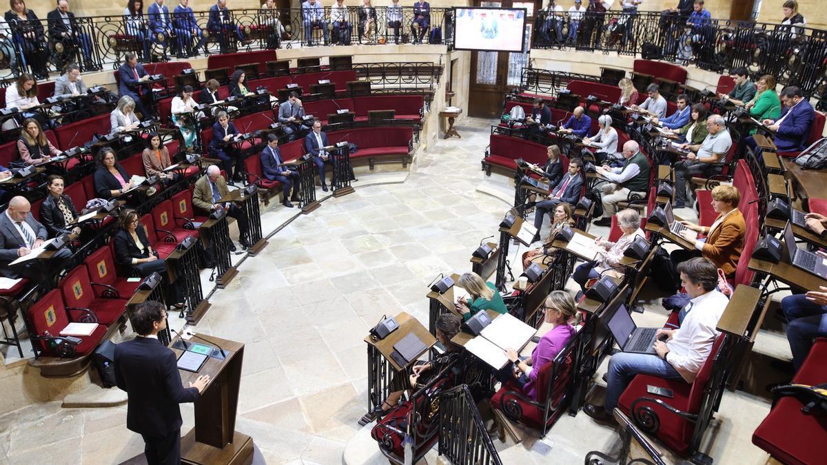 La oposición ha reclamado nuevas medidas fiscales al equipo de gobierno foral