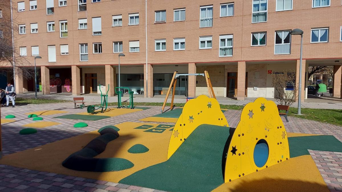 El nuevo parque intergeneracional situado en la plaza de las Aguas de Burlada.