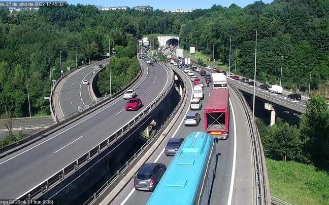 Imagen de las retenciones provocadas por el accidente