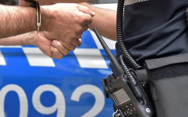 Detenci&oacute;n de un var&oacute;n por parte de la Polic&iacute;a Municipal.