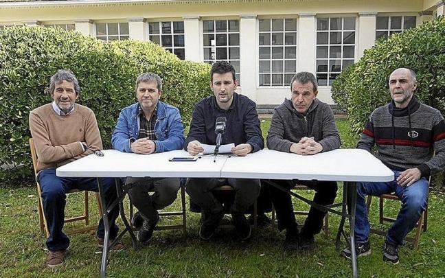 Los alcaldes de Etxalar, Igantzi, Lesaka, Bera y Arantza, en la comparecencia. Los alcaldes de Etxalar, Igantzi, Lesaka, Bera y Arantza, en la comparecencia.
