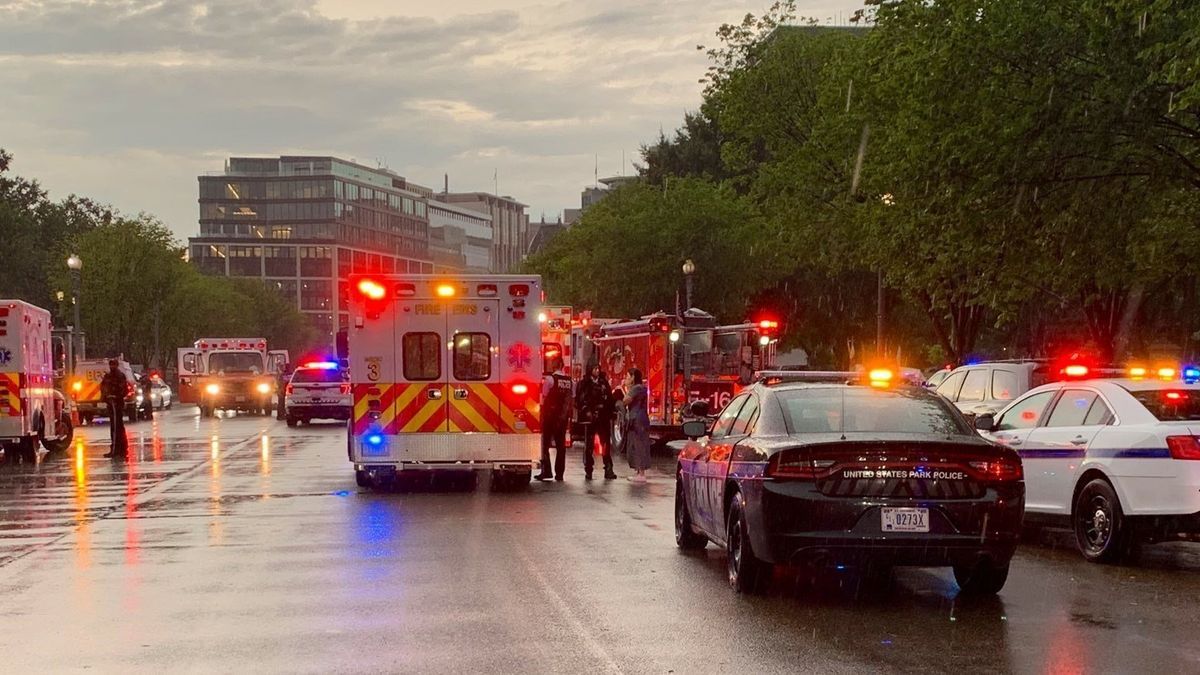 Cuatro heridos en estado crítico al caer un rayo a 10 metros de la Casa Blanca