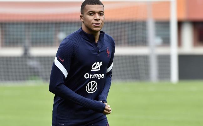 Kylian Mbappé durante un entrenamiento con la selección francesa. Kylian Mbappé durante un entrenamiento con la selección francesa.