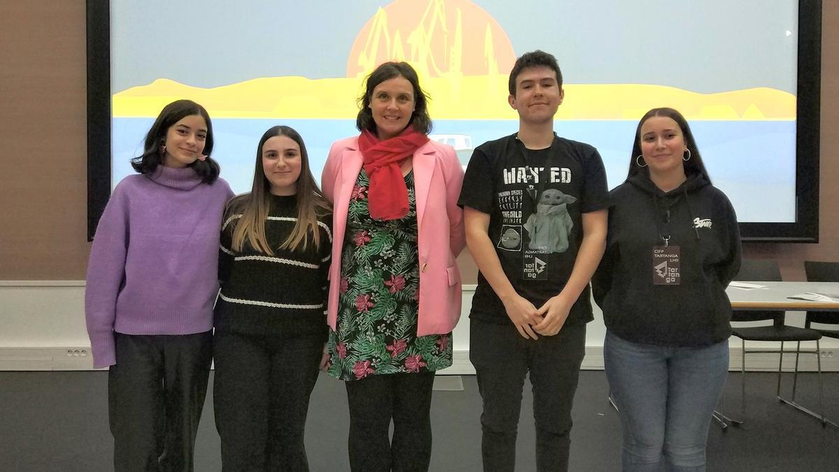 Eider Gómez, Nahiara Ramos, Aitziber Oliban, Aritz Serrano y Nora Flor.