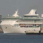 El crucero Leyend of the sea en la terminal de cruceros del puerto de Bilbao en Getxo