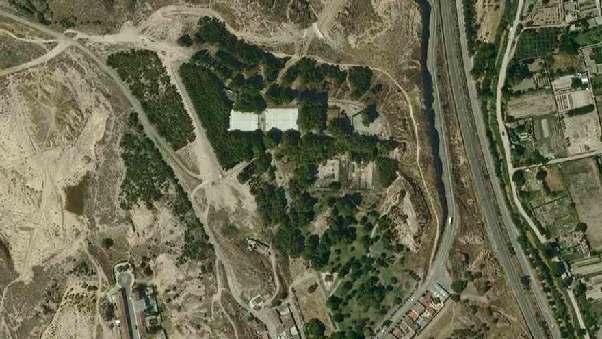 Vista de los depósitos de agua de la Virgen de la Cabeza en Tudela.