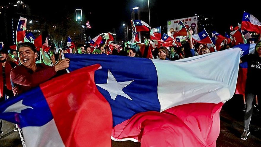 Los defensores del “Rechazo” celebran los resultados del referéndum.