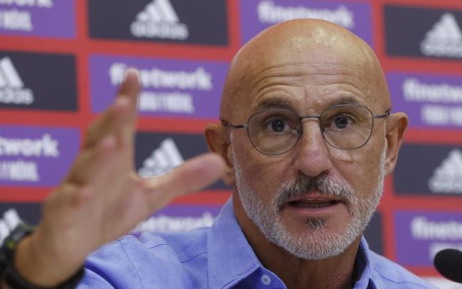 Luis de la Fuente durante una rueda de prensa. Luis de la Fuente durante una rueda de prensa.