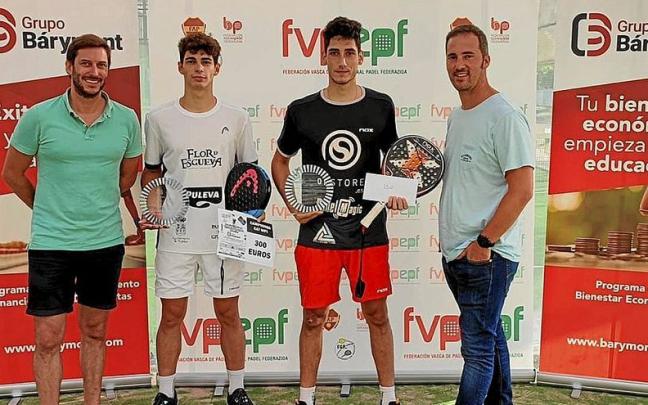 Coella y Cinca, felices tras lograr el t&iacute;tulo junto a Ram&oacute;n Rabanera, presidente de la Federaci&oacute;n. | FOTO: DNA