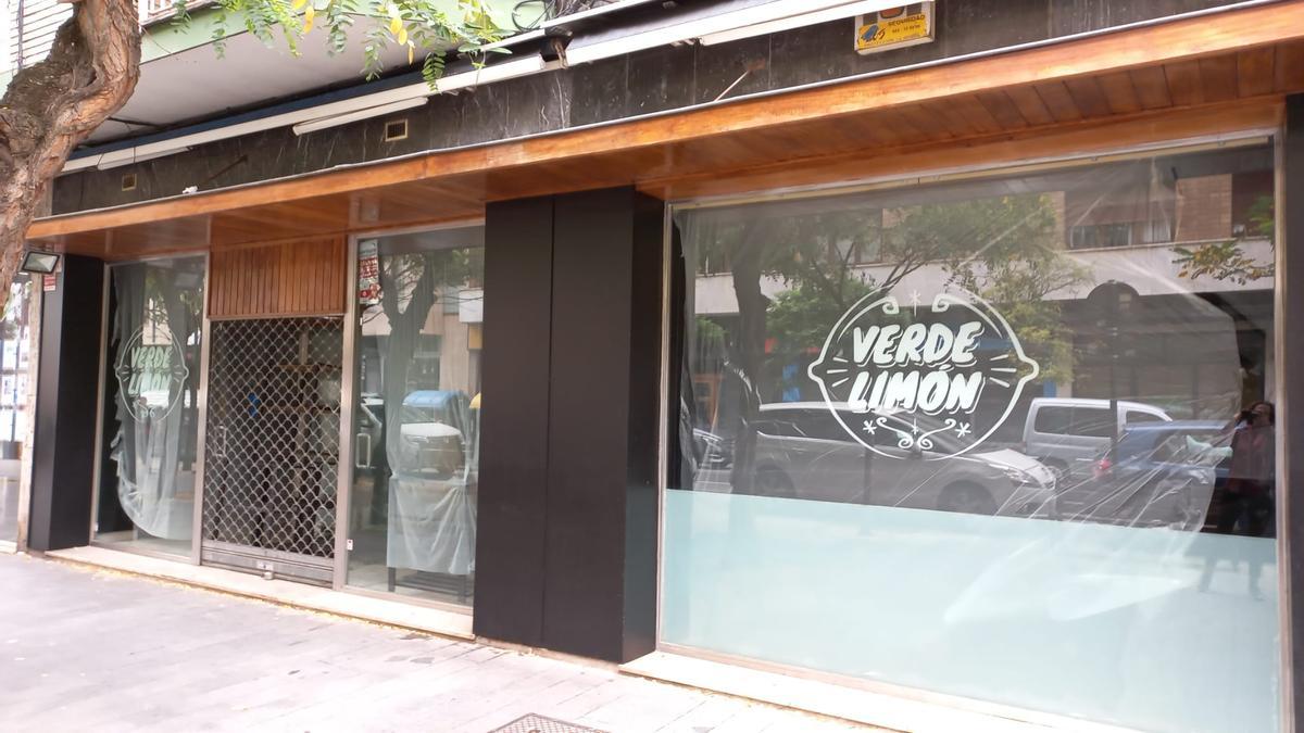 Frutería a punto de abrir sus puertas en la calle Badaia