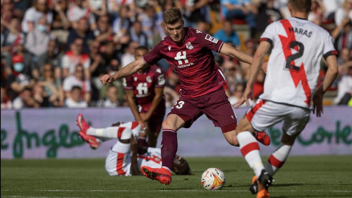 Sorloth se dispone a marcar en la última visita realista a Vallecas, el pasado curso (1-1).