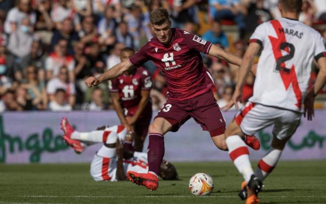 Sorloth se dispone a marcar en la &uacute;ltima visita realista a Vallecas, el pasado curso (1-1).