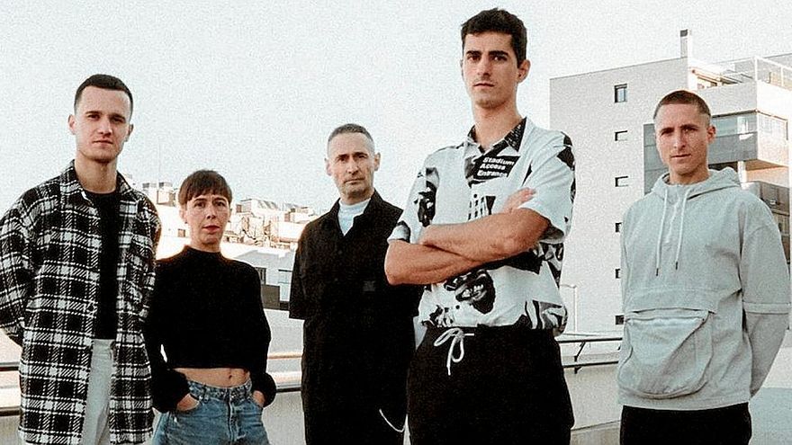 El color euskaldun a las jornadas veraniegas lo ponen grupos como Bulego con ‘Suzko erroberak’.