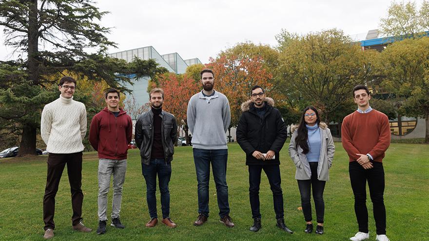 Parte de los finalistas del concurso “En 3 Minutos” posan en la UPNA.