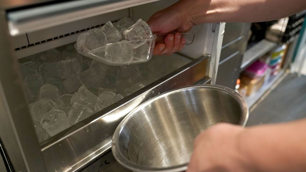 Máquina de Kaioa Taberna produciendo hielo