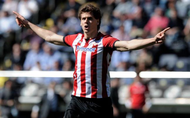 Fernando Llorente celebra un gol con el Athletic
