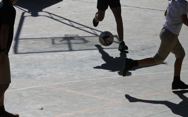 La agresi&oacute;n se produjo durante el recreo, cuando el profesor intervino en una discusi&oacute;n entre dos alumnos.
