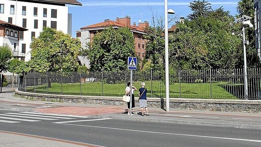 Jardín junto al Palacio de Justicia.