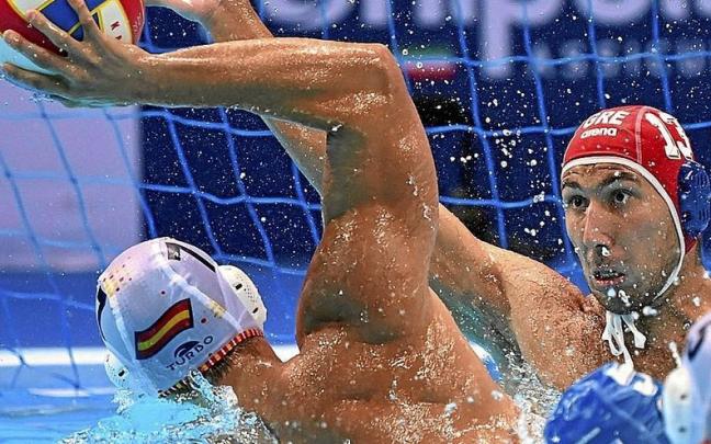 Martin Famera, en una contra ante Grecia en el partido de cuartos de final.