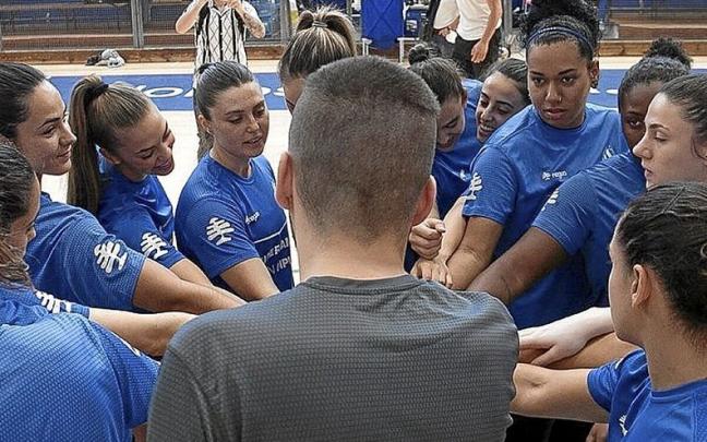 Imagen de un entrenamiento del Bera Bera, este verano. | FOTO: I. AZURMENDI