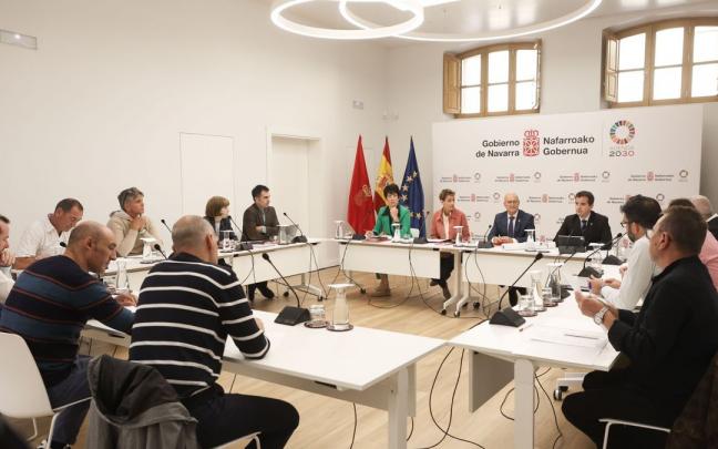 Reunión de Chivite y representantes del Gobierno con el comité de empresa de Volkswagen Navarra