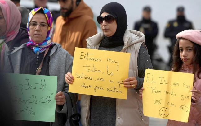 Un grupo de mujeres musulmanas condenaron el atentado pidiendo que no se juzgara al islam. Un grupo de mujeres musulmanas condenaron el atentado pidiendo que no se juzgara al islam.