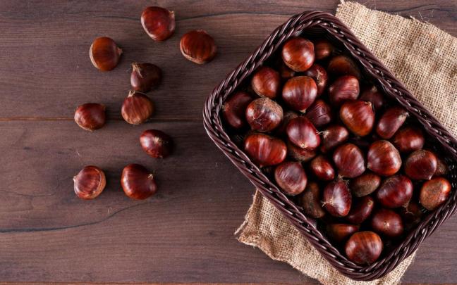 El reparto de casta&ntilde;as es una de las actividades para estas Navidades