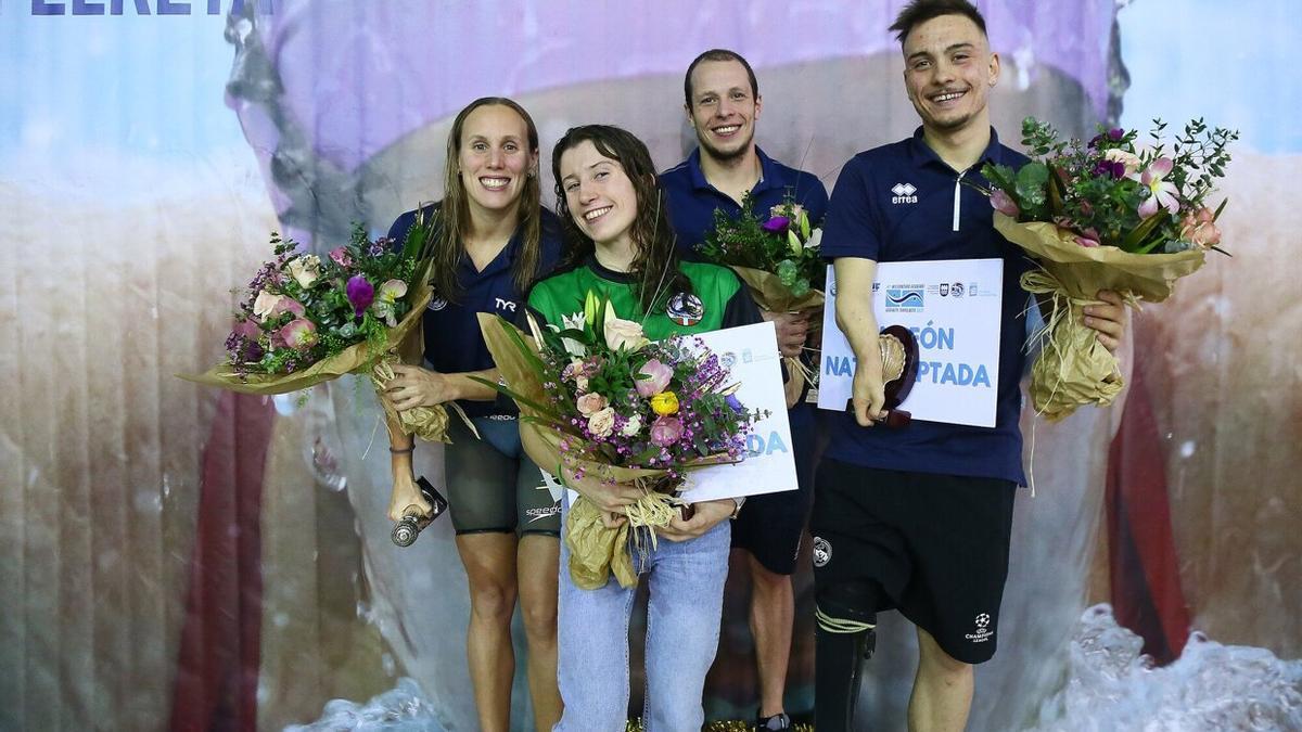 Marina García, Nahia Zudaire, Gabriel Lopes e Iñigo Llopis, en el podio del Torneo Internacional de Navidad.