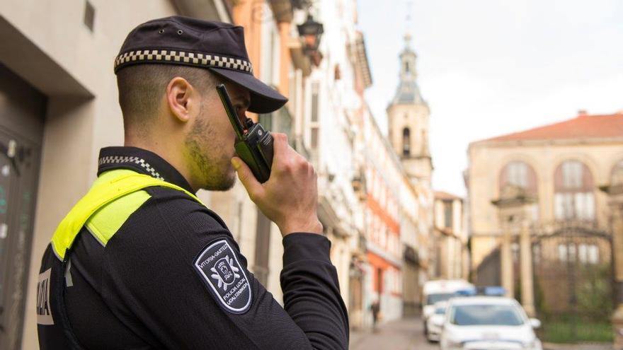 Un agente de la Policía Local de Vitoria