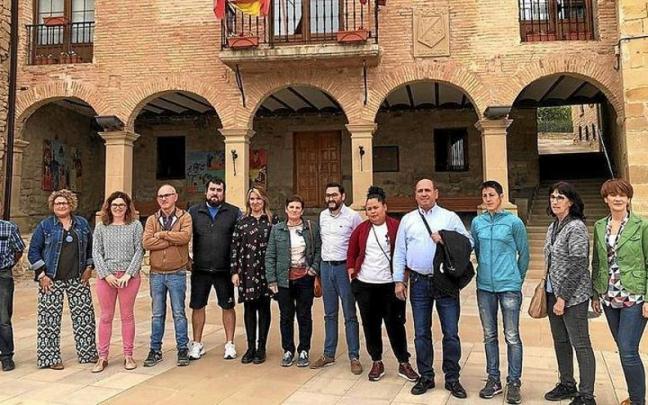 Representantes de las 17 localidades del proyecto Tejiendo Caminos en la Sierra de Codés. Representantes de las 17 localidades del proyecto Tejiendo Caminos en la Sierra de Codés.