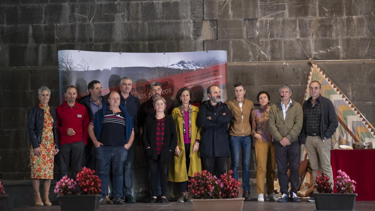 Foto de familia del acto.