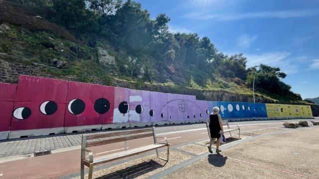 Zona del Paseo nuevo protegida con un muro de hormigón para evitar riesgos por desprendimientos. Zona del Paseo nuevo protegida con un muro de hormigón para evitar riesgos por desprendimientos.