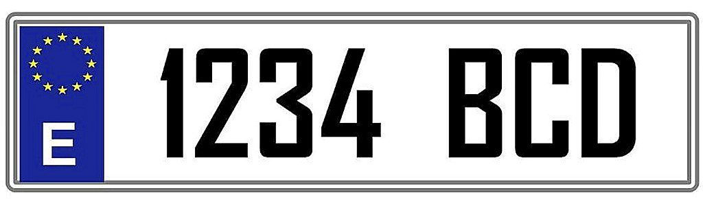 En septiembre de 2000 se inició el sistema de matriculación de cuatro números y tres letras.