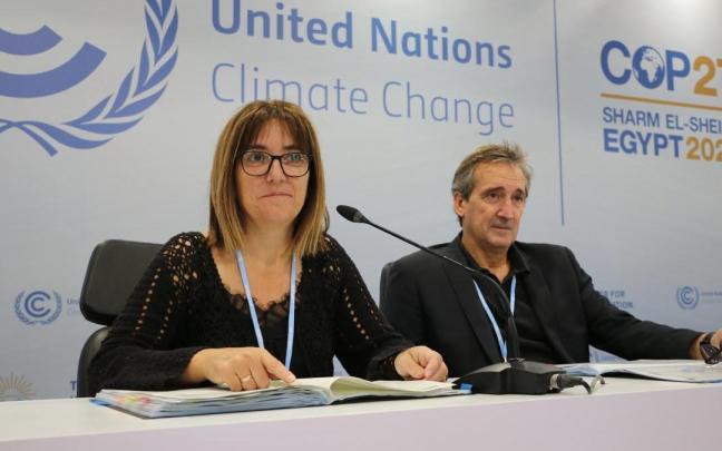 La viceconsejera de Sostenibilidad Ambiental, Amaia Barredo, y el director de Patrimonio Natural y Cambio Climático, Adolfo Uriarte, en la COP27. La viceconsejera de Sostenibilidad Ambiental, Amaia Barredo, y el director de Patrimonio Natural y Cambio Climático, Adolfo Uriarte, en la COP27.