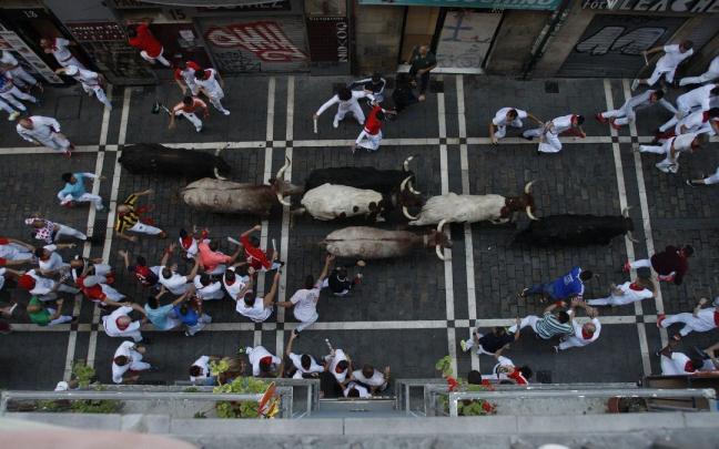 Encierro dia 8 desde Estafeta con los escaparates cerrados