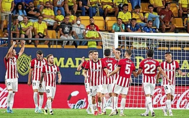 Los jugadores del Athletic celebran el cuarto gol en el Nuevo Mirandilla.