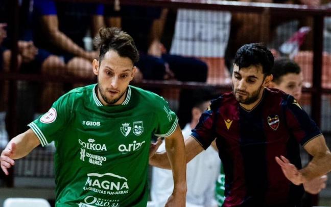 El brasileño Linhares, autor de los dos goles.