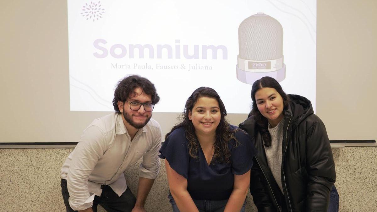 Los estudiantes Fausto Padilla, María Paula Flores y Juliana Mira Vélez.