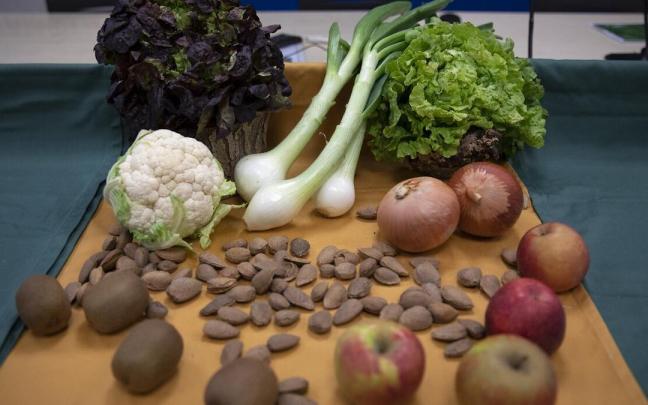 Un bodegón de alimentos ecológicos. Un bodegón de alimentos ecológicos.