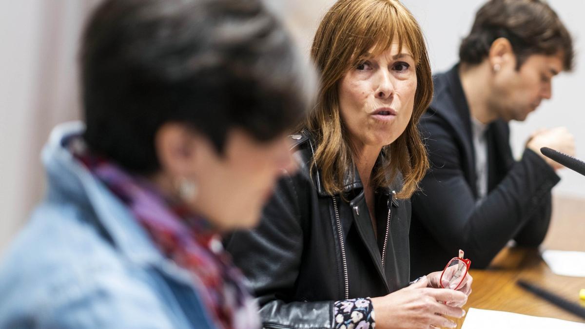 Uxue Barkos, junto a María Solana en rueda de prensa.