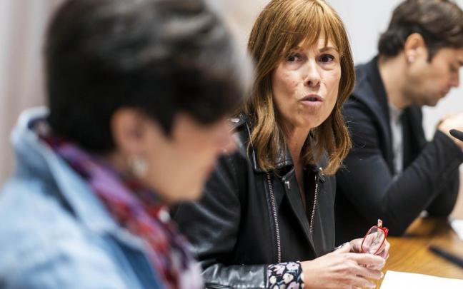 Uxue Barkos, junto a María Solana en rueda de prensa.