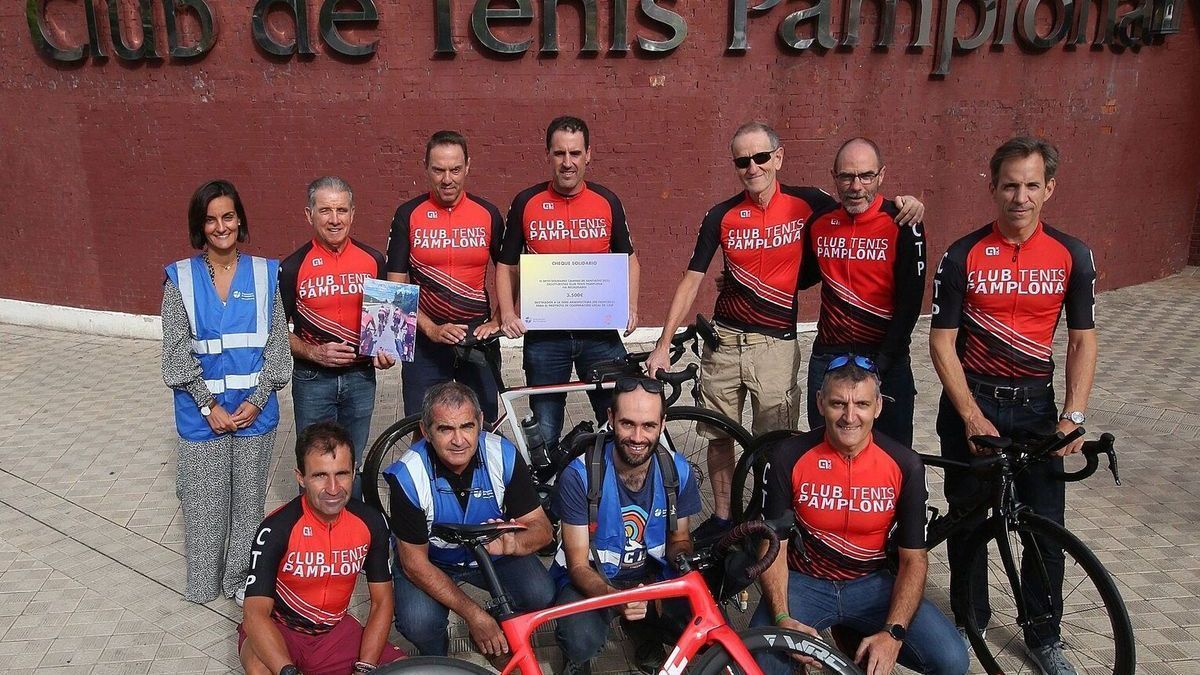 En la fila de arriba, de izquierda a derecha, Adriana Marcelino, Joaquín Unzué, David Zandueta, Daniel Ruano, Julio Molina, Juan Unzué y José María Monreal. En la fila de abajo, Javier Iriberri, José Javier Esparz